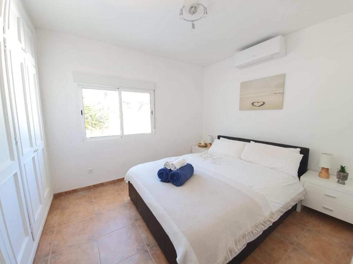 Beautiful 5 Bedroom Villa With Private Pool With Stunning Sea Views, Walking Distances To Shops Restaurants Beach Manilva Ngoại thất bức ảnh