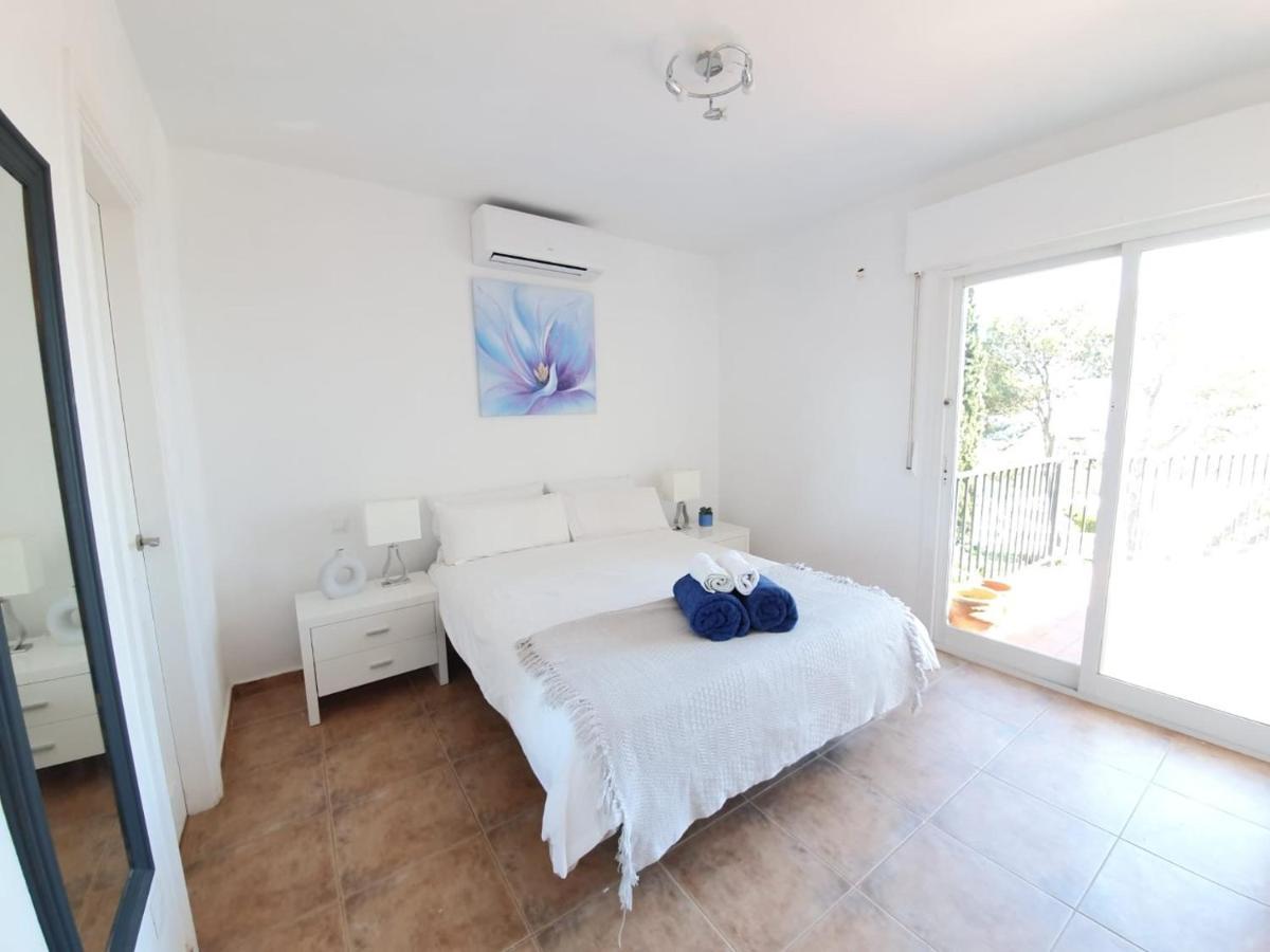 Beautiful 5 Bedroom Villa With Private Pool With Stunning Sea Views, Walking Distances To Shops Restaurants Beach Manilva Ngoại thất bức ảnh