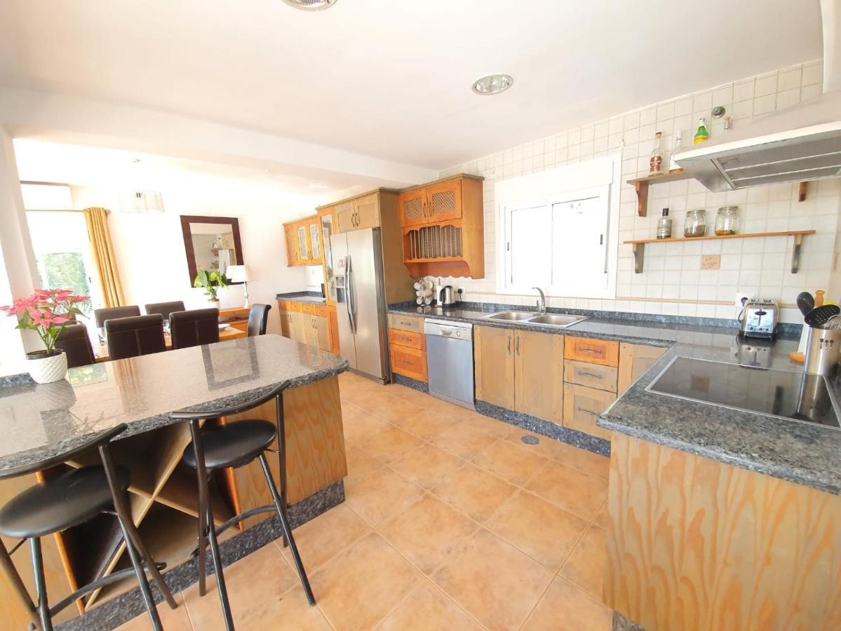 Beautiful 5 Bedroom Villa With Private Pool With Stunning Sea Views, Walking Distances To Shops Restaurants Beach Manilva Ngoại thất bức ảnh